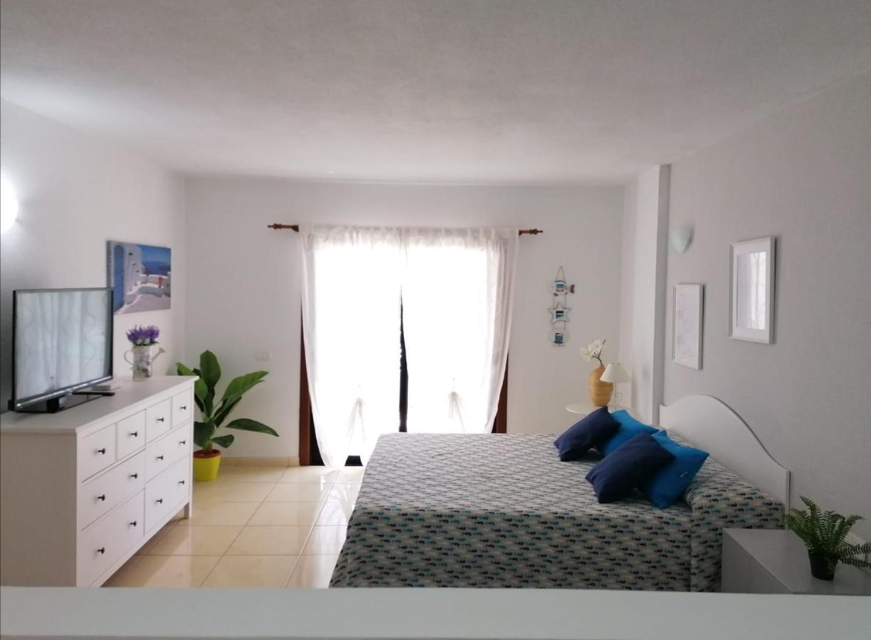 Large Studio Apartment With Lovely Terrace And Wifi Los Cristianos  Eksteriør bilde